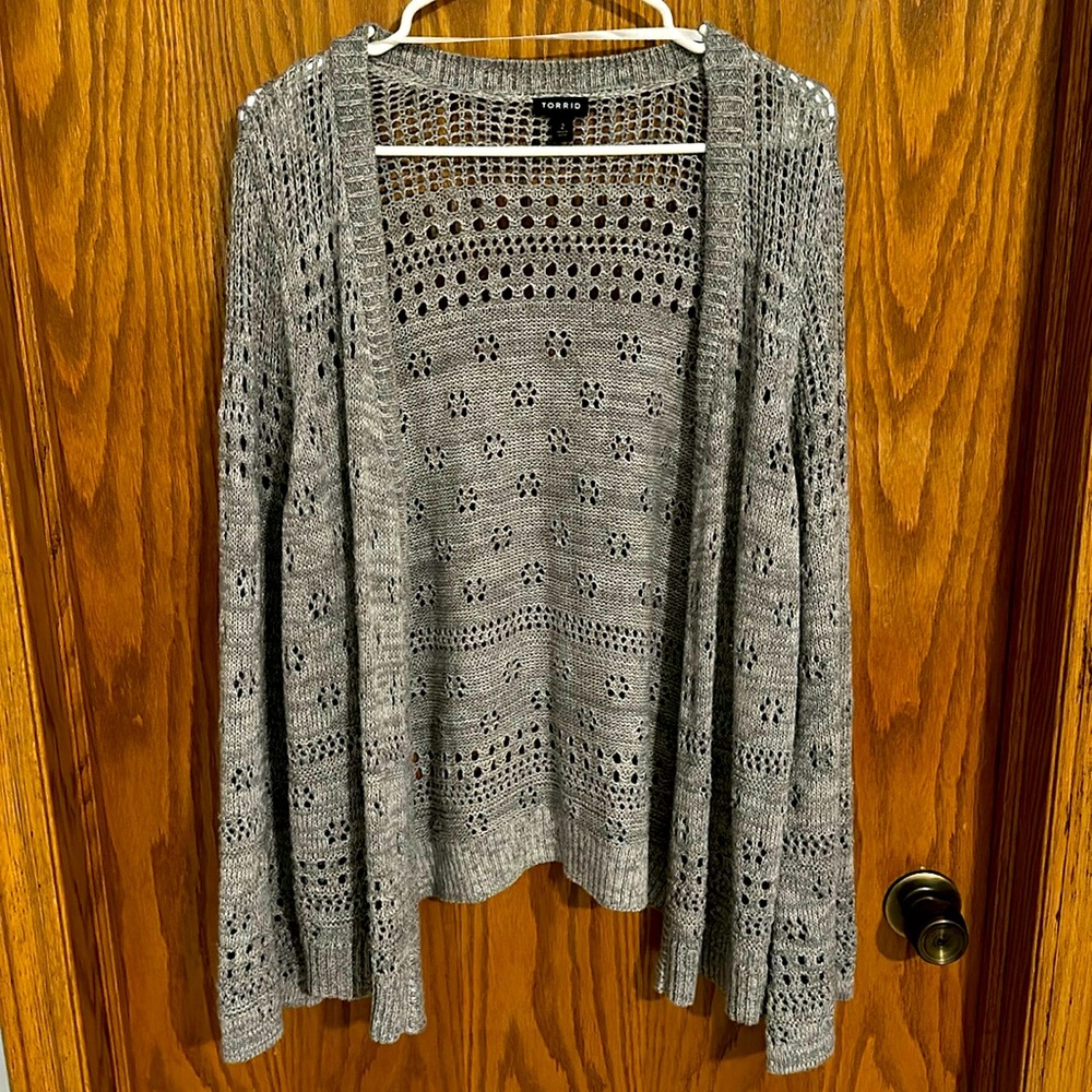 Torrid size 2 lightweight bell sleeved sweater